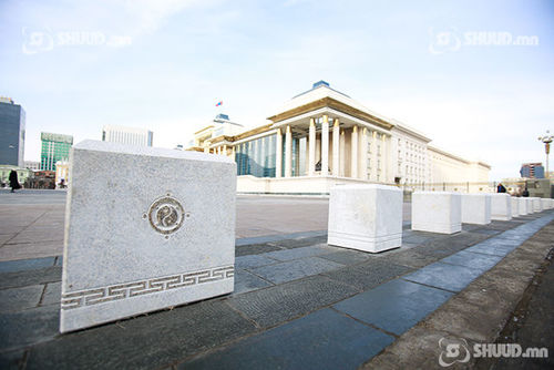 Нийслэлээс 396 ширхэг чулуун хаалтад 151 сая төгрөг зарцуулсан